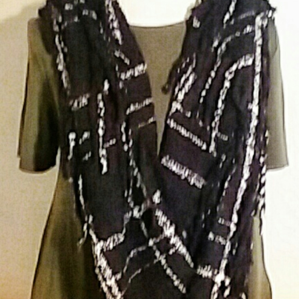 New Francesca's fringed black/ white infinity scarf